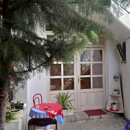 Oda ve Kahvaltı Adem's Cozy Terrace Retreat Üsküp