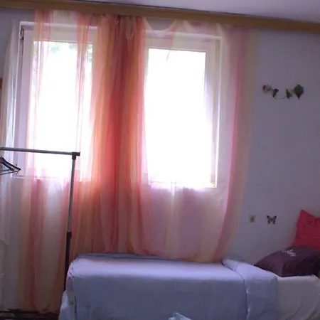 Adem's Cozy Terrace Retreat *