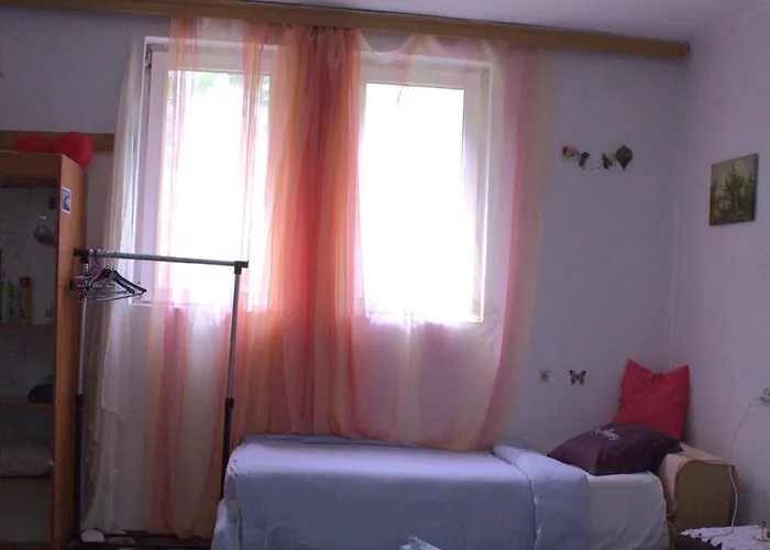 Cozy First Floor & Terrace By Adem *